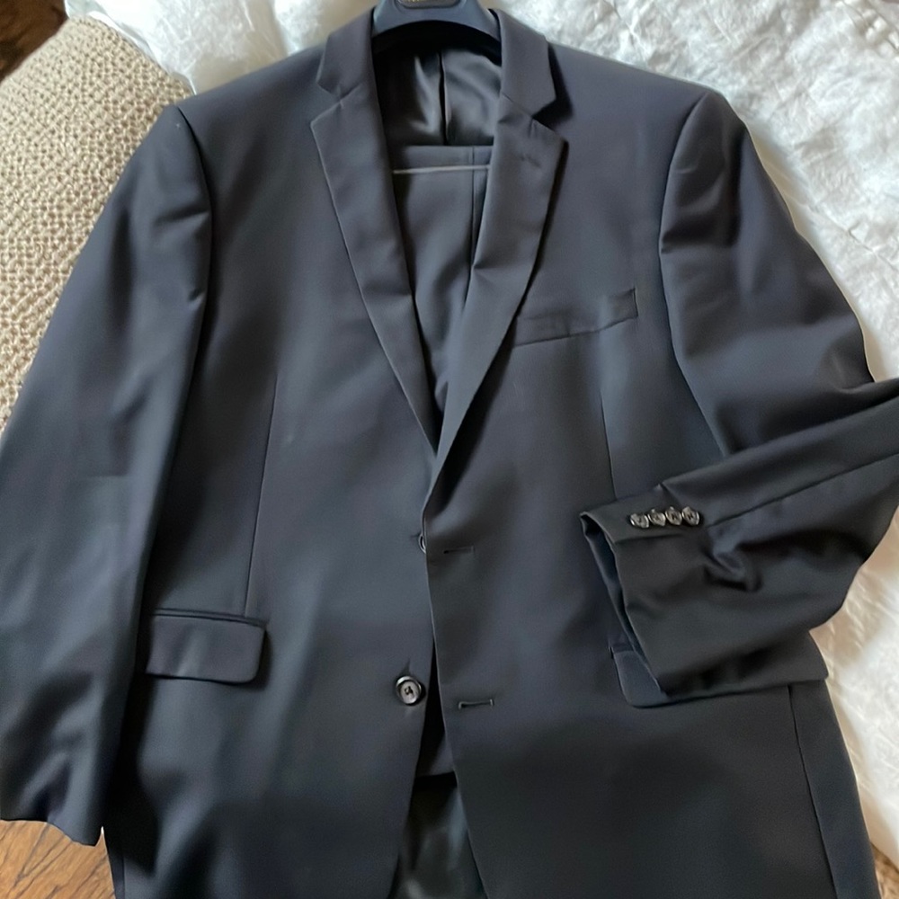 Black men’s suit 44R Ralph Lauren Dillards